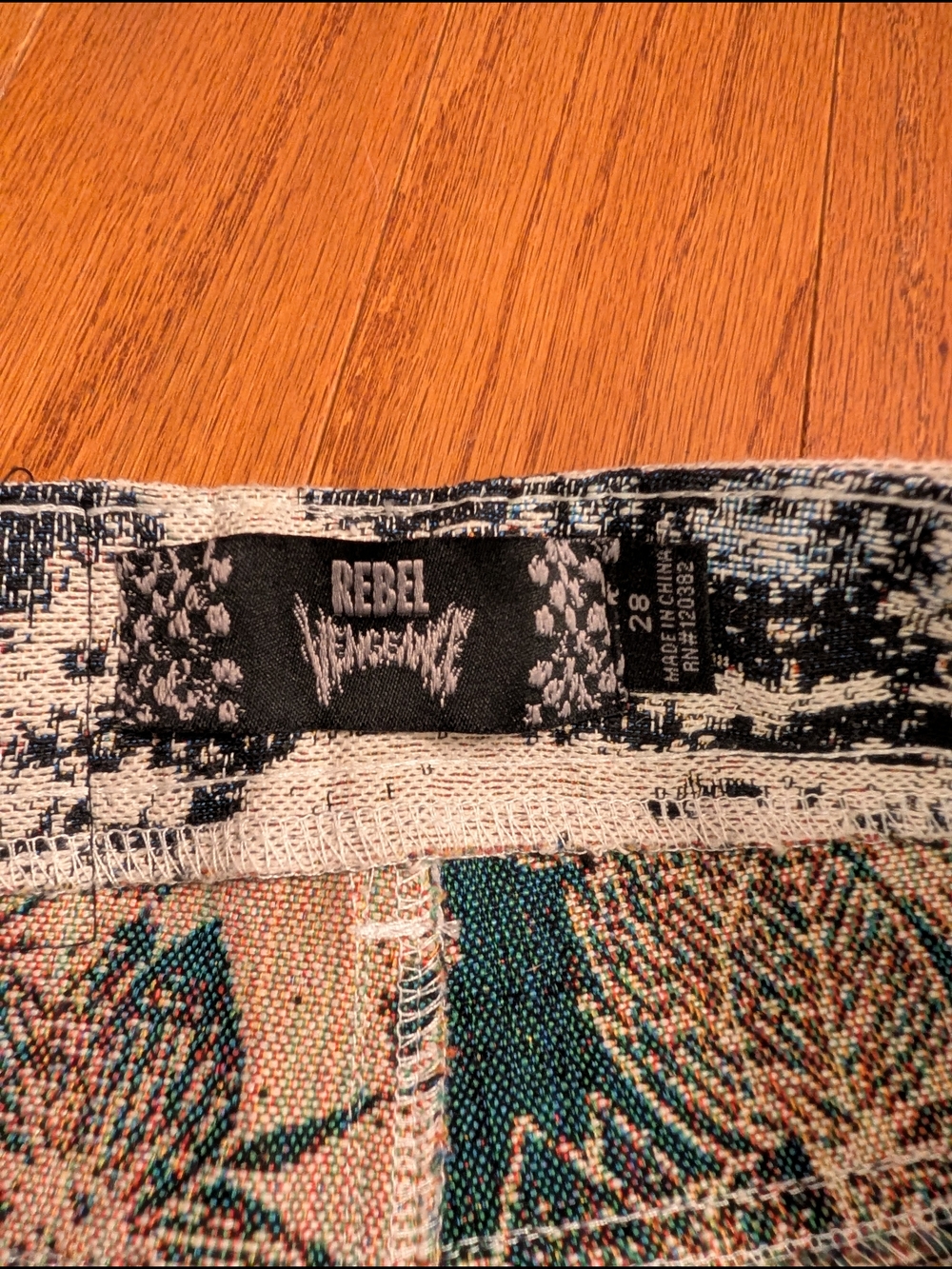 Rebel Vengence Skull Tapestry Pants NWT 28 - Picture 5 of 7